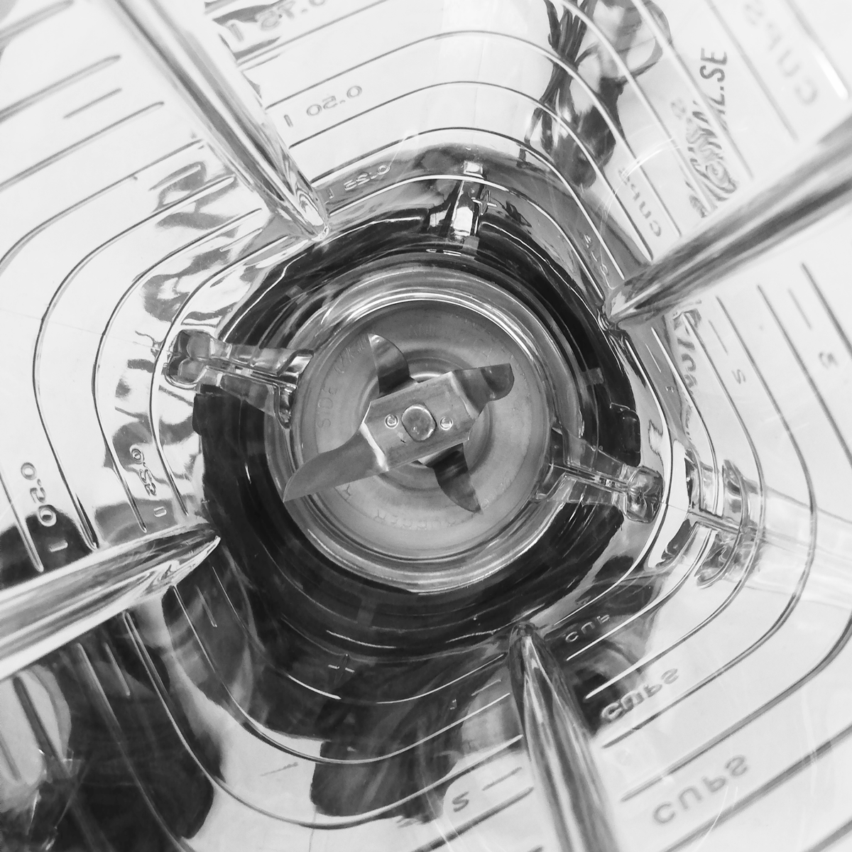 Licuadora 2 Velocidades + Pulso Vaso de Plástico Oster Negra BLSTKAP-BRD-013 (2110673)(Caja de 4 Piezas)