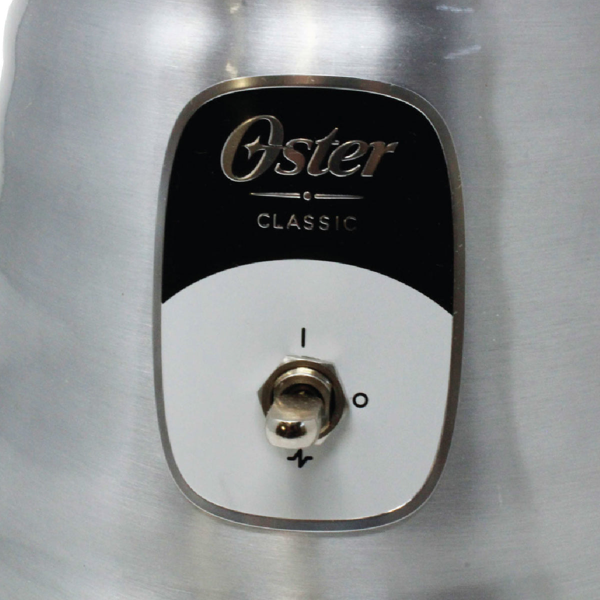Licuadora 1 Velocidad + Pulso Vaso de Vidrio Clásica Cromo Oster BLST4127 (2114112).